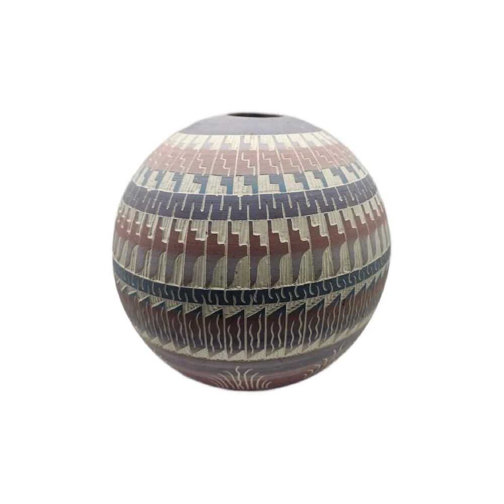 Vintage Navajo Native American Etched Pastel Pottery 8.5" Tall